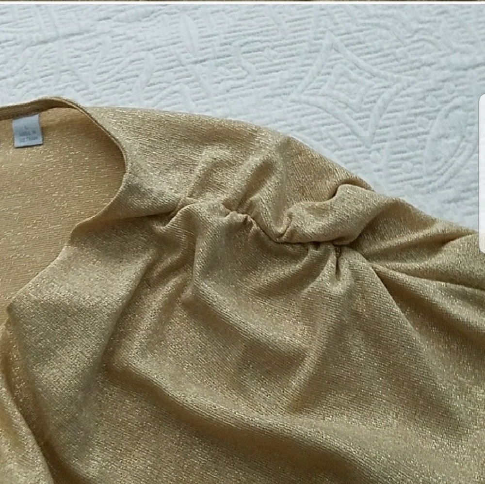 New York &Compaby Gold Shimmer V-Neck Ruched Top-Large - Picture 8 of 8